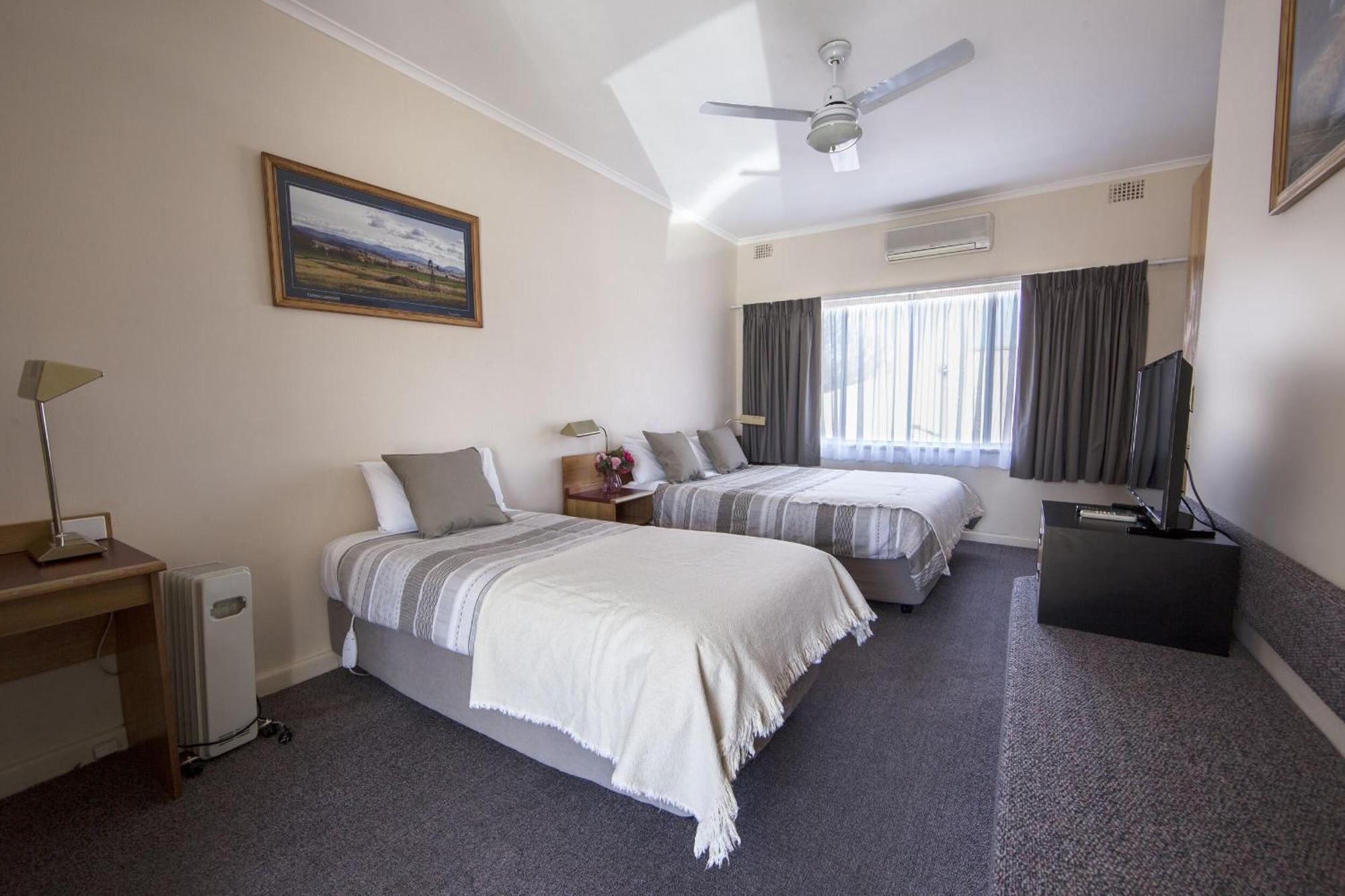 Redhill Cooma Motor Inn Εξωτερικό φωτογραφία