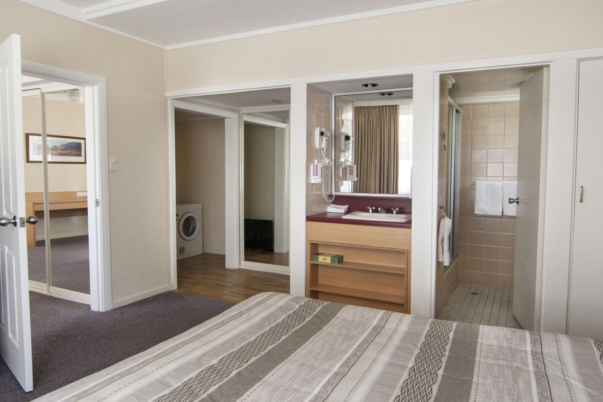 Redhill Cooma Motor Inn Εξωτερικό φωτογραφία