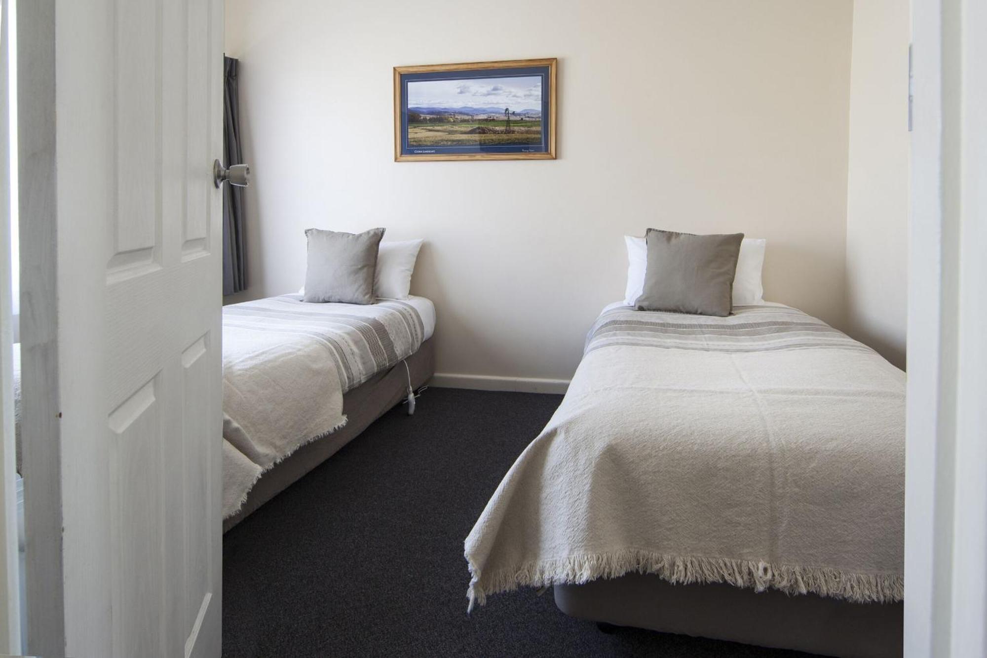 Redhill Cooma Motor Inn Εξωτερικό φωτογραφία