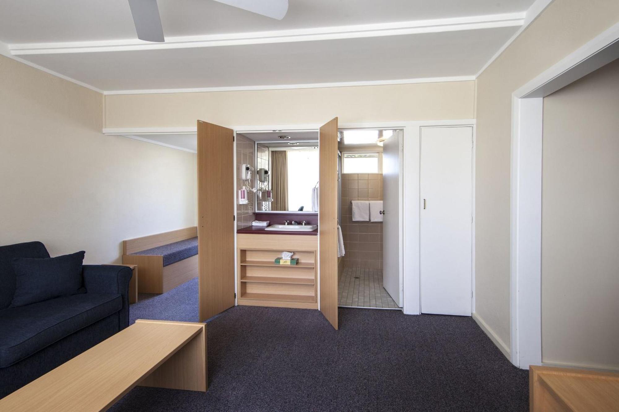 Redhill Cooma Motor Inn Εξωτερικό φωτογραφία