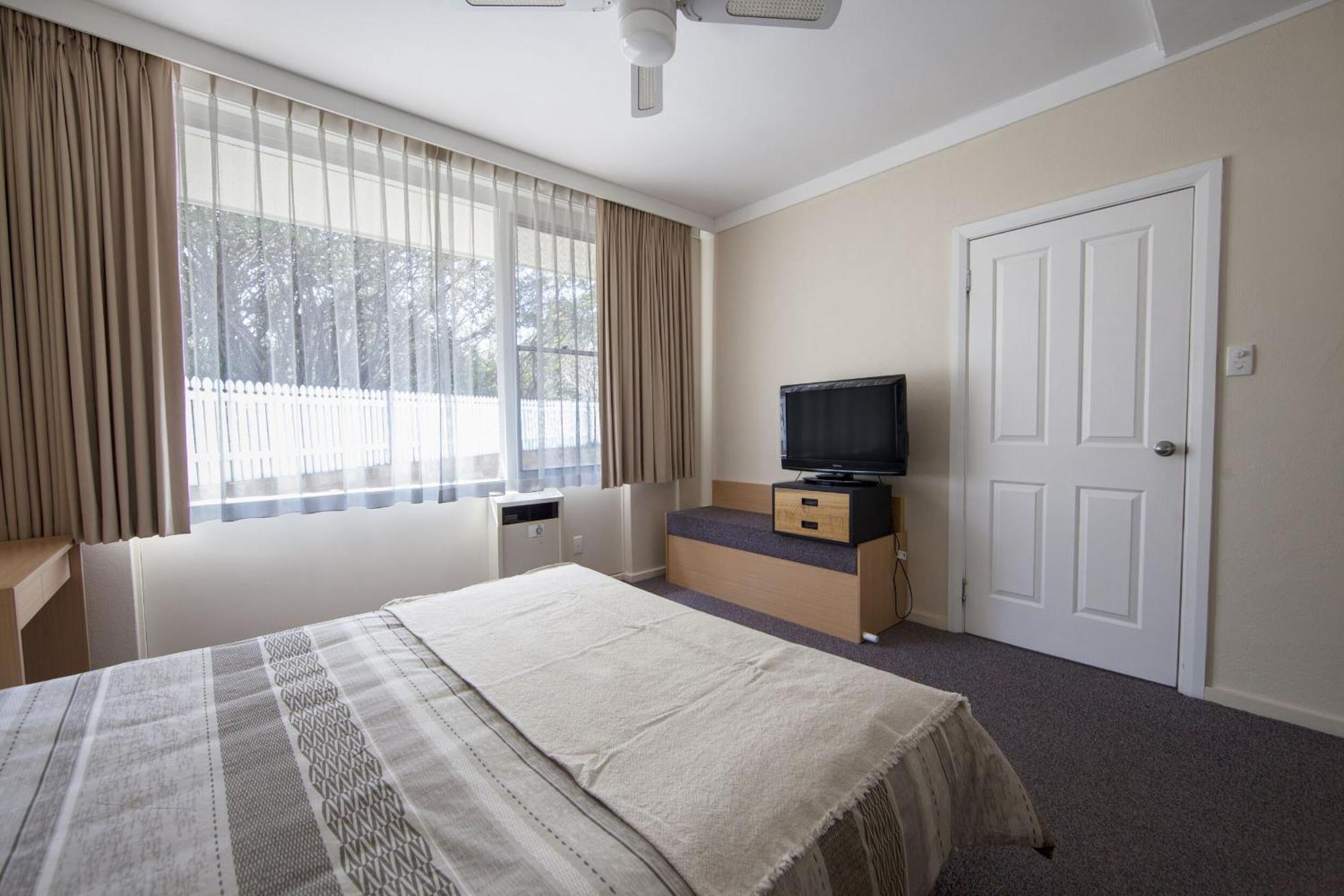 Redhill Cooma Motor Inn Εξωτερικό φωτογραφία
