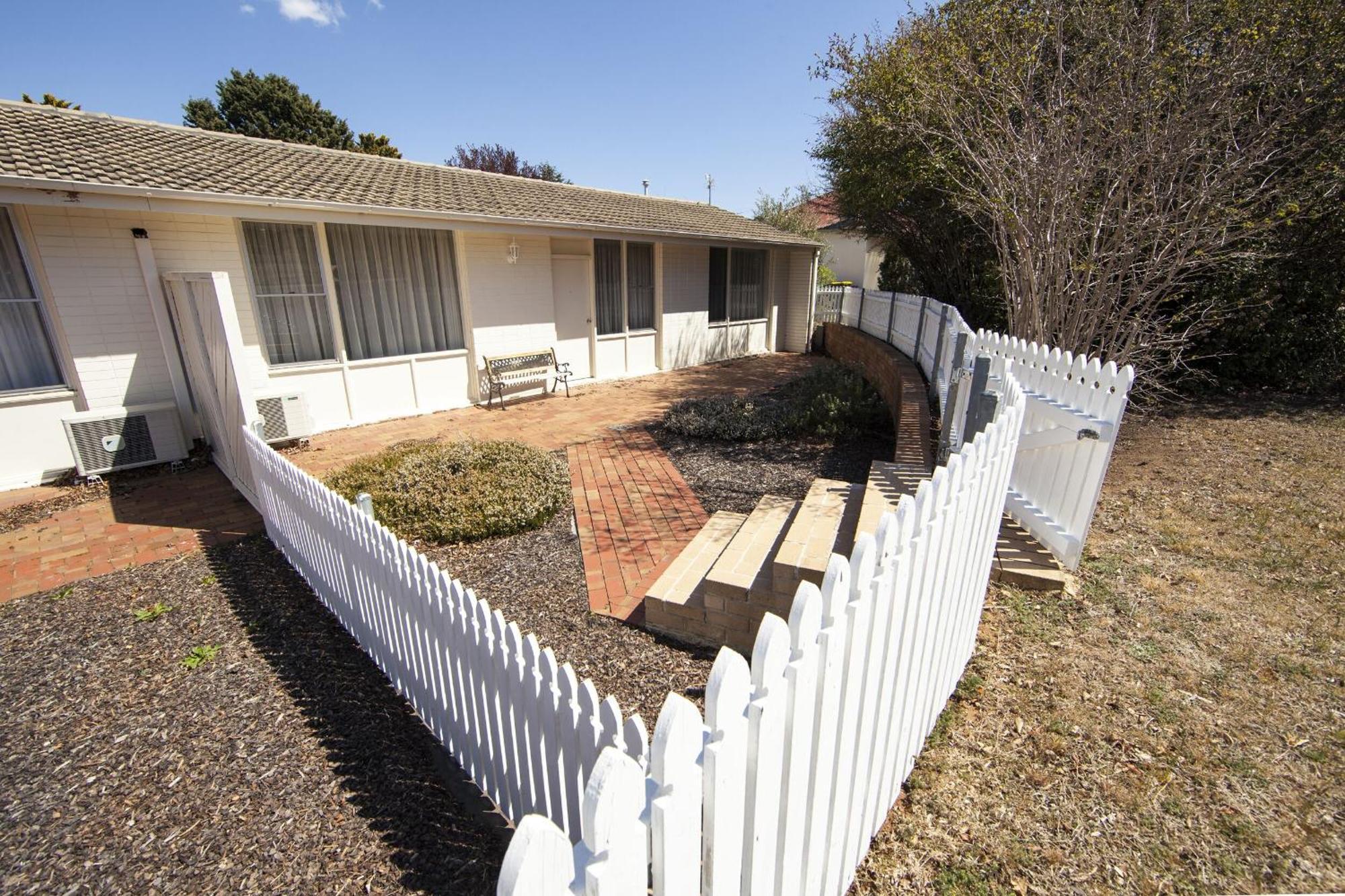 Redhill Cooma Motor Inn Εξωτερικό φωτογραφία