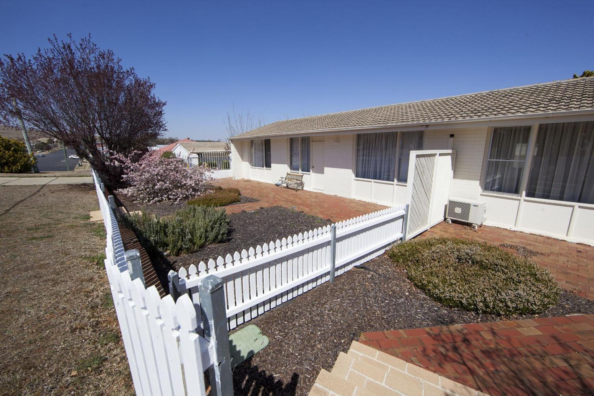 Redhill Cooma Motor Inn Εξωτερικό φωτογραφία
