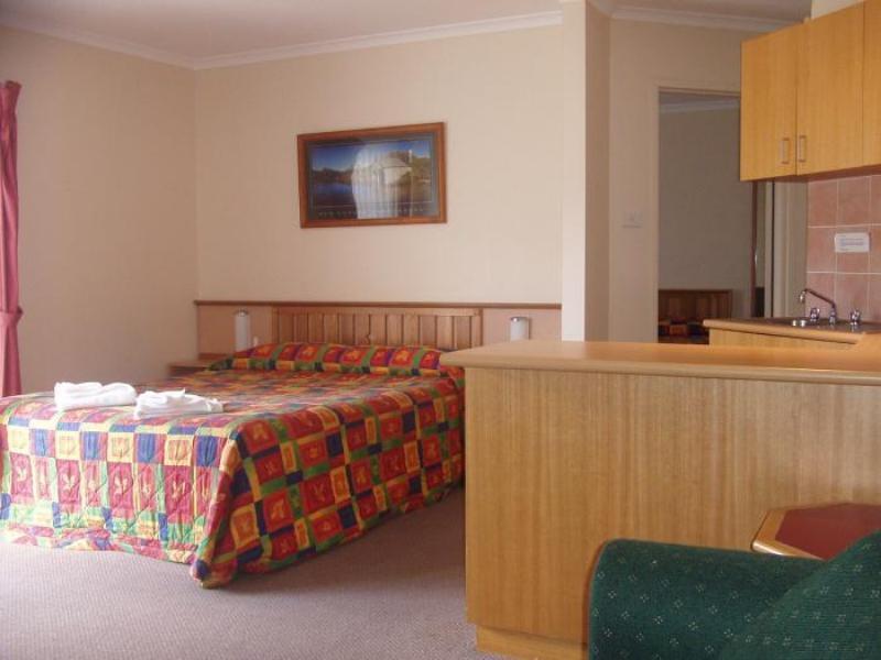 Redhill Cooma Motor Inn Εξωτερικό φωτογραφία