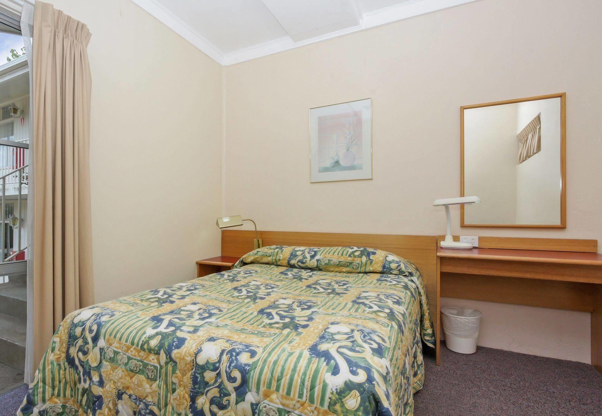 Redhill Cooma Motor Inn Εξωτερικό φωτογραφία