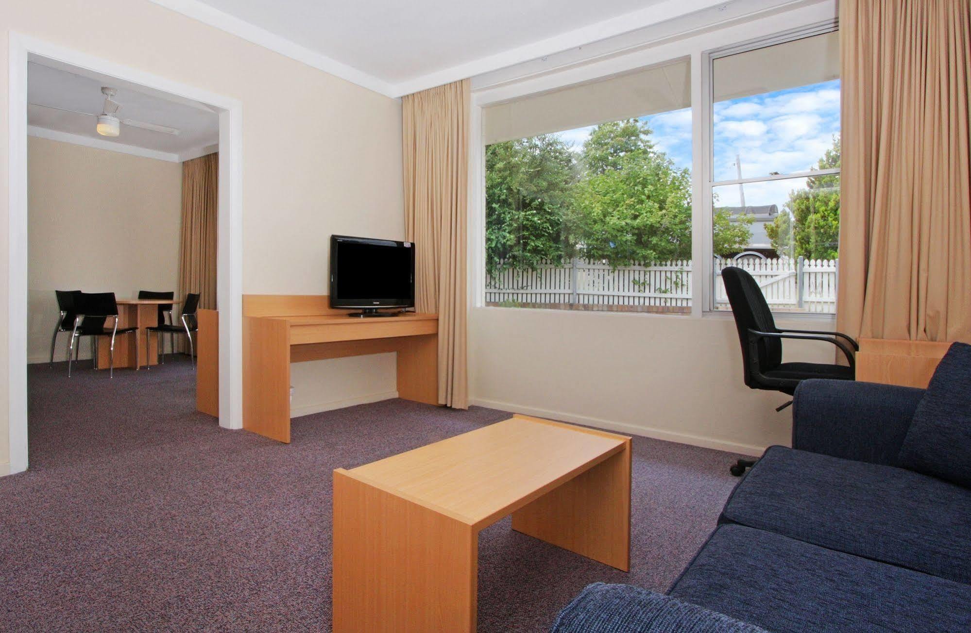 Redhill Cooma Motor Inn Εξωτερικό φωτογραφία