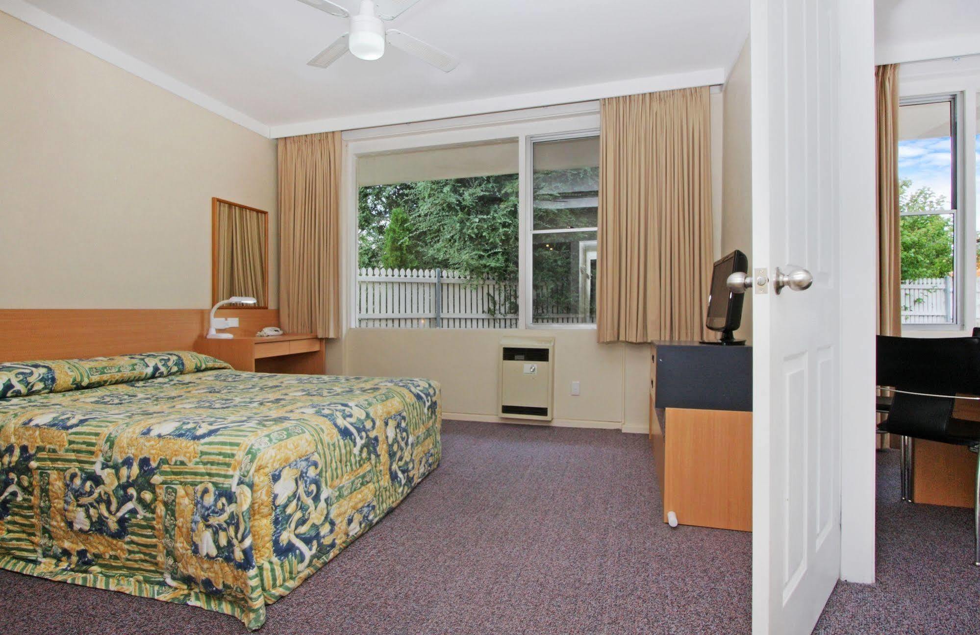 Redhill Cooma Motor Inn Εξωτερικό φωτογραφία