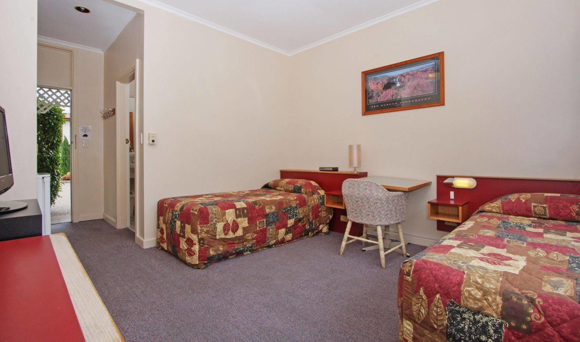 Redhill Cooma Motor Inn Εξωτερικό φωτογραφία