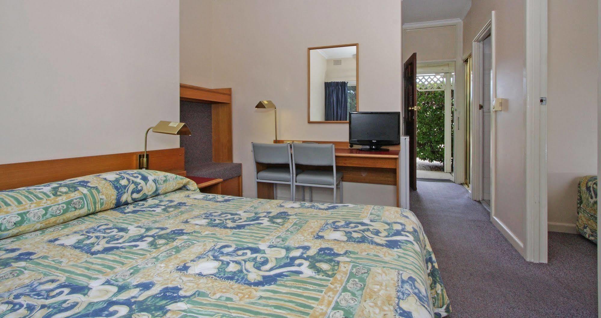 Redhill Cooma Motor Inn Εξωτερικό φωτογραφία