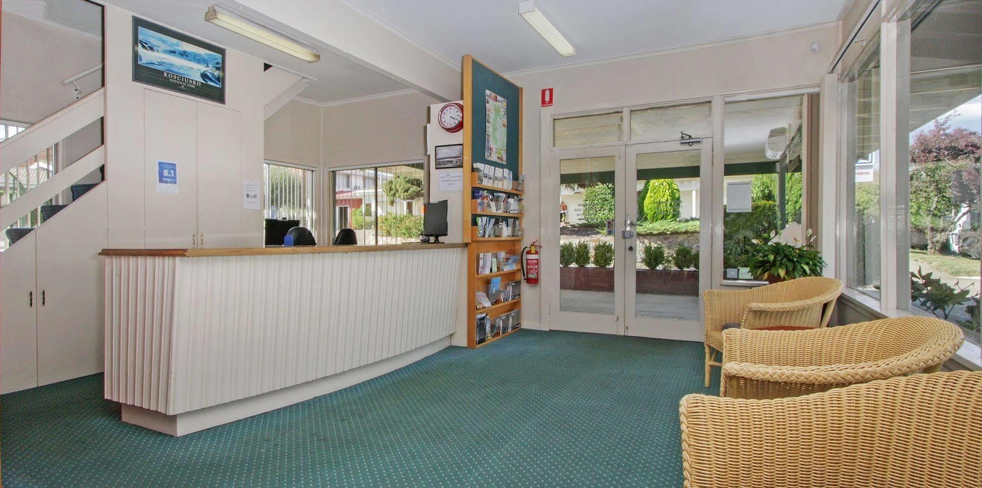 Redhill Cooma Motor Inn Εξωτερικό φωτογραφία