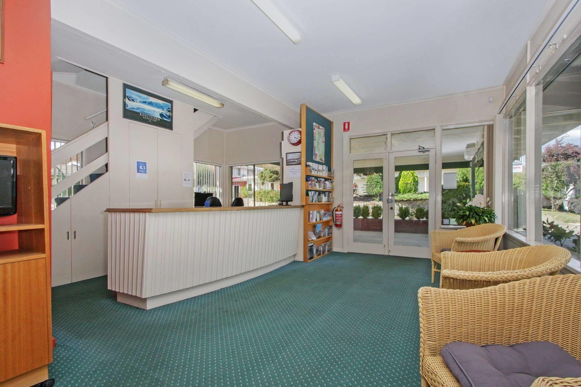 Redhill Cooma Motor Inn Εξωτερικό φωτογραφία